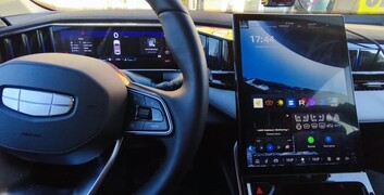 Установка голосового, навигации и приложений на Geely Atlas New в Воронеже